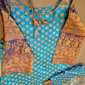 3 piece formal suit.Long shirt/kamiz,pants and dopatta.New. M/L size.